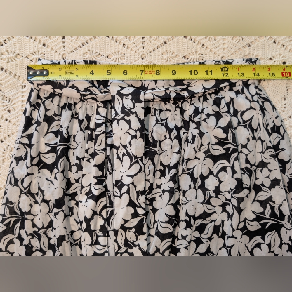 Beautiful Lawrence Zarian Black and White Floral Patterned Faux Wrap Maxi Skirt - Picture 7 of 11